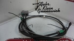 Usados Cable de freno de mano Renault Trafic Precio de solicitud ofrecido por Gebr.Klein Gunnewiek Ho.BV