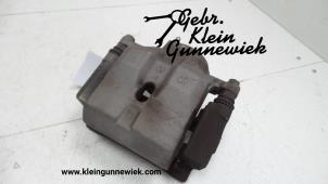 Used Front brake calliper, right Lexus CT 200h Price on request offered by Gebr.Klein Gunnewiek Ho.BV