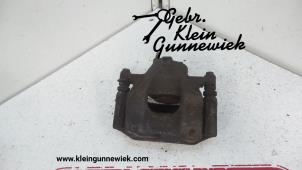Usados Pinza de freno derecha delante Peugeot 107 Precio de solicitud ofrecido por Gebr.Klein Gunnewiek Ho.BV