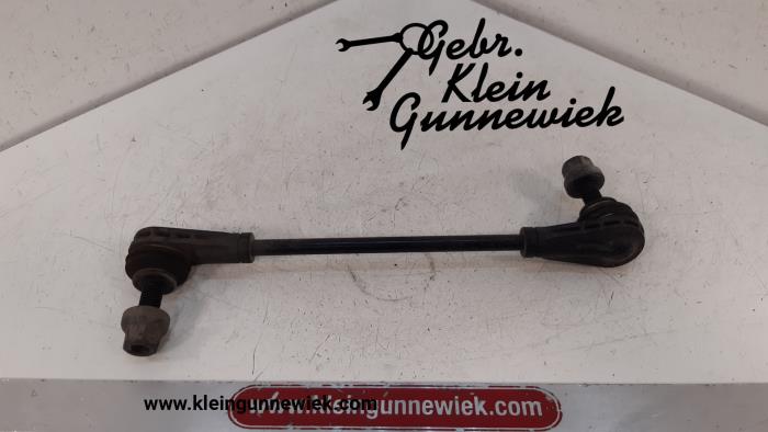 Anti-roll bar guide from a Opel Insignia 2019