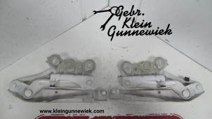 Gebrauchte Motorhaube Scharnier Skoda Superb Preis auf Anfrage angeboten von Gebr.Klein Gunnewiek Ho.BV