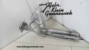 Gebrauchte Motorhaube Scharnier BMW 5-Serie Preis auf Anfrage angeboten von Gebr.Klein Gunnewiek Ho.BV