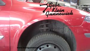 Używane Blotnik prawy przód Renault Laguna Cena na żądanie oferowane przez Gebr.Klein Gunnewiek Ho.BV