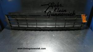Używane Kratka zderzaka Renault Clio Cena na żądanie oferowane przez Gebr.Klein Gunnewiek Ho.BV