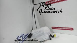 Gebrauchte Türschlossmechanik 4-türig links vorne Nissan X-Trail Preis auf Anfrage angeboten von Gebr.Klein Gunnewiek Ho.BV