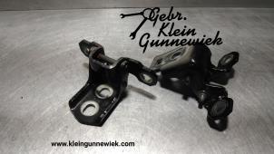 Used Rear door hinge, right Renault Laguna Price on request offered by Gebr.Klein Gunnewiek Ho.BV