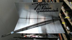 Gebrauchte Dachleiste rechts Renault Koleos Preis auf Anfrage angeboten von Gebr.Klein Gunnewiek Ho.BV