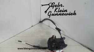 Używane Mechanizm blokady drzwi lewych tylnych wersja 4-drzwiowa Renault Twingo Cena na żądanie oferowane przez Gebr.Klein Gunnewiek Ho.BV