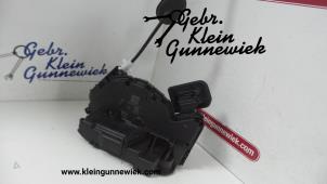 Usagé Serrure arrière gauche Volkswagen T-Roc Prix € 35,00 Règlement à la marge proposé par Gebr.Klein Gunnewiek Ho.BV