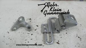 Gebrauchte Scharnier Tür rechts vorne Volkswagen Eos Preis auf Anfrage angeboten von Gebr.Klein Gunnewiek Ho.BV