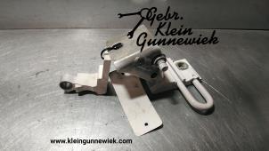 Used Rear door hinge, left Volkswagen Touran Price on request offered by Gebr.Klein Gunnewiek Ho.BV