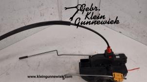 Gebrauchte Türschlossmechanik 2-türig rechts Opel Cascada Preis auf Anfrage angeboten von Gebr.Klein Gunnewiek Ho.BV