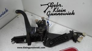 Usagé Charnière porte arrière gauche Volkswagen Transporter Prix sur demande proposé par Gebr.Klein Gunnewiek Ho.BV