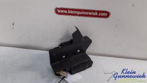 Begagnade Dörrlåsmekanism, 4-dörrars, vänster fram Dacia Sandero Pris € 50,00 Marginaltabell erbjuds av Klein Gunnewiek Autodemontage & Motorentechniek