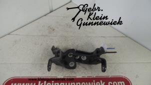 Gebrauchte Scharnier Tür links vorne Peugeot 107 Preis auf Anfrage angeboten von Gebr.Klein Gunnewiek Ho.BV
