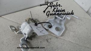 Gebrauchte Scharnier Tür links vorne Dacia Dokker Preis auf Anfrage angeboten von Gebr.Klein Gunnewiek Ho.BV