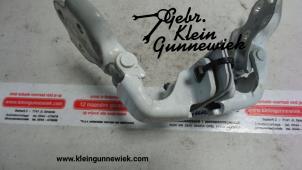 Gebrauchte Scharnier Tür rechts vorne Renault Master Preis auf Anfrage angeboten von Gebr.Klein Gunnewiek Ho.BV