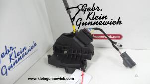 Gebrauchte Türschlossmechanik 4-türig rechts hinten Ford Kuga Preis € 50,00 Margenregelung angeboten von Gebr.Klein Gunnewiek Ho.BV