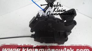 Gebrauchte Türschlossmechanik 4-türig links vorne Volkswagen Crafter Preis auf Anfrage angeboten von Gebr.Klein Gunnewiek Ho.BV