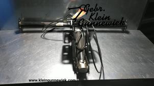 Gebrauchte Gasdämpfer Cabriodach Renault Megane Preis auf Anfrage angeboten von Gebr.Klein Gunnewiek Ho.BV
