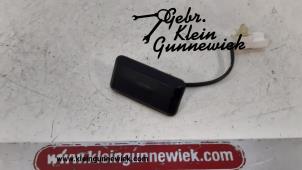 Używane Uchwyt tylnej klapy Hyundai I40 Cena na żądanie oferowane przez Gebr.Klein Gunnewiek Ho.BV