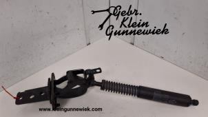 Used Rear gas strut, right Volvo V70 Price on request offered by Gebr.Klein Gunnewiek Ho.BV