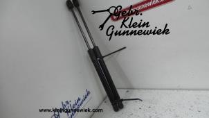 Gebrauchte Gasdämpfer Motorhaube links Audi TT Preis auf Anfrage angeboten von Gebr.Klein Gunnewiek Ho.BV