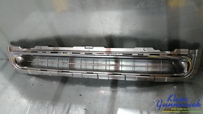 Begagnade Grill Renault Fluence Pris € 20,00 Marginaltabell erbjuds av Klein Gunnewiek Autodemontage & Motorentechniek
