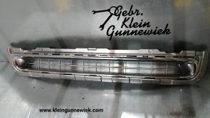 Używane Grill Renault Fluence Cena na żądanie oferowane przez Gebr.Klein Gunnewiek Ho.BV