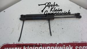 Usados Amortiguador de gas de capó izquierda Audi Q5 Precio de solicitud ofrecido por Gebr.Klein Gunnewiek Ho.BV
