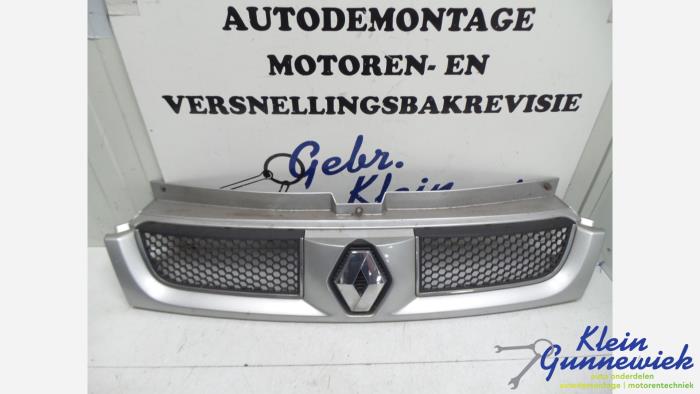 Używane Grill Renault Trafic Cena € 23,00 Procedura marży oferowane przez Klein Gunnewiek Autodemontage & Motorentechniek