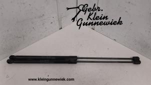 Used Rear gas strut, left Volvo V40 Price on request offered by Gebr.Klein Gunnewiek Ho.BV