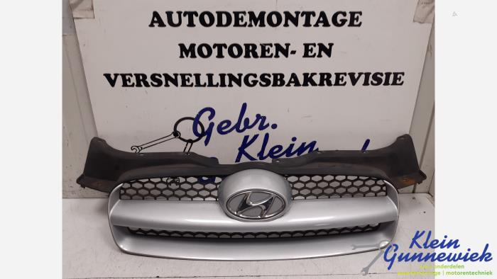 Używane Grill Hyundai Accent Cena € 35,00 Procedura marży oferowane przez Klein Gunnewiek Autodemontage & Motorentechniek