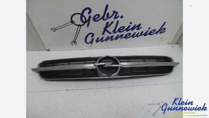 Używane Grill Opel Signum Cena € 27,00 Procedura marży oferowane przez Klein Gunnewiek Autodemontage & Motorentechniek