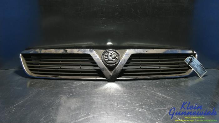 Używane Grill Opel Signum Cena € 27,00 Procedura marży oferowane przez Klein Gunnewiek Autodemontage & Motorentechniek