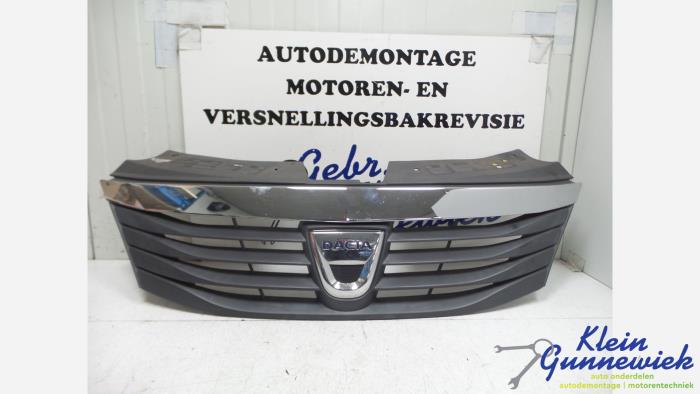 Używane Grill Dacia Logan Cena € 36,00 Procedura marży oferowane przez Klein Gunnewiek Autodemontage & Motorentechniek
