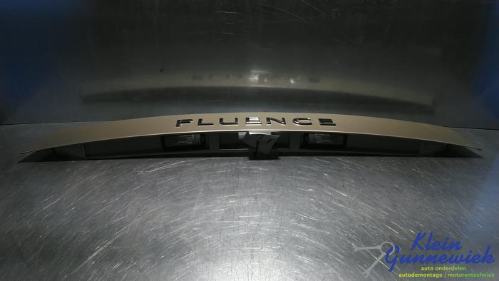 Begagnade Nummerskyltbelysning Renault Fluence Pris € 20,00 Marginaltabell erbjuds av Klein Gunnewiek Autodemontage & Motorentechniek