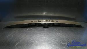 Begagnade Nummerskyltbelysning Renault Fluence Pris € 20,00 Marginaltabell erbjuds av Klein Gunnewiek Autodemontage & Motorentechniek