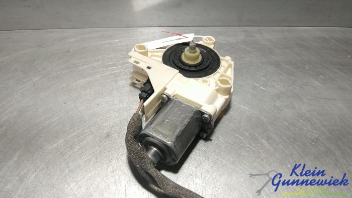 Usados Motor de ventanilla de puerta Renault Fluence Precio € 95,00 Norma de margen ofrecido por Klein Gunnewiek Autodemontage & Motorentechniek