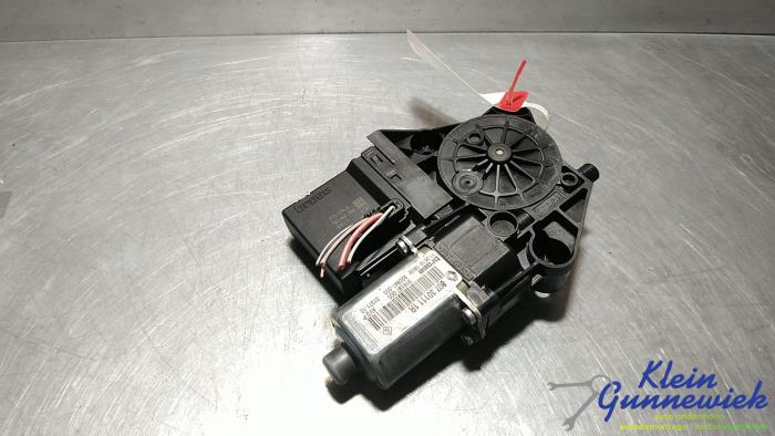 Usados Motor de ventanilla de puerta Renault Fluence Precio € 95,00 Norma de margen ofrecido por Klein Gunnewiek Autodemontage & Motorentechniek