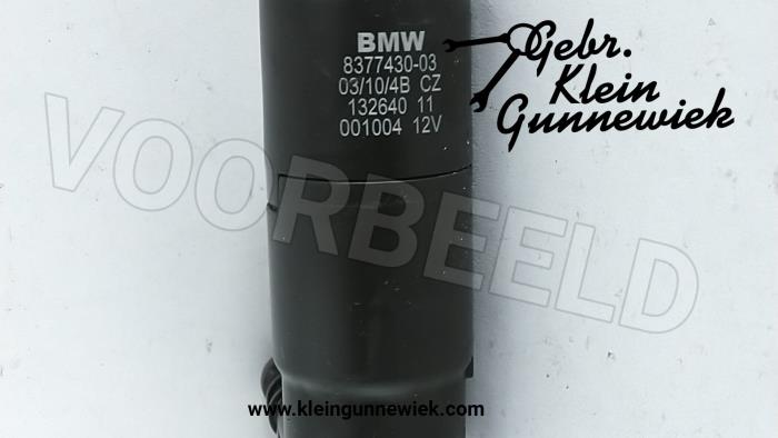 Pumpe Scheinwerfersprüher van een BMW X1 2013