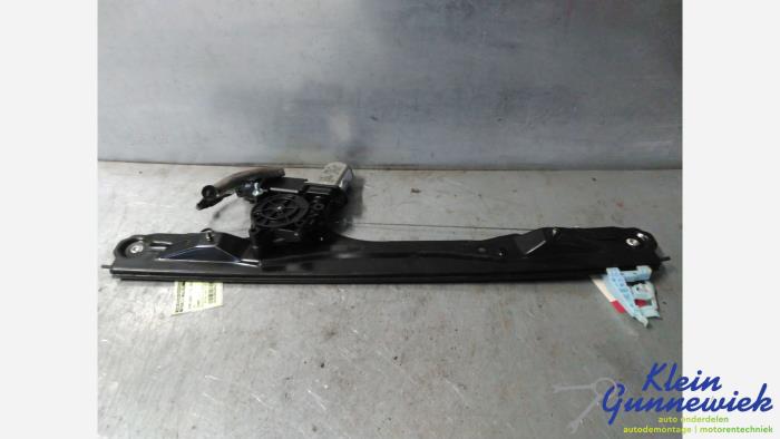 Usados Motor de ventanilla de puerta Opel Combo Precio € 65,00 Norma de margen ofrecido por Klein Gunnewiek Autodemontage & Motorentechniek