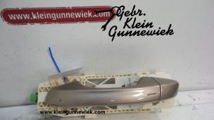 Used Rear door handle 4-door, left Volkswagen Touareg Price on request offered by Gebr.Klein Gunnewiek Ho.BV