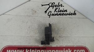 Usados Bomba de limpiaparabrisas detrás Peugeot 107 Precio de solicitud ofrecido por Gebr.Klein Gunnewiek Ho.BV
