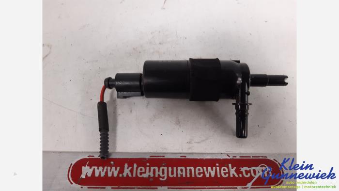 Używane Pompa spryskiwacza reflektorów Audi RS4 Cena € 15,00 Procedura marży oferowane przez Klein Gunnewiek Autodemontage & Motorentechniek
