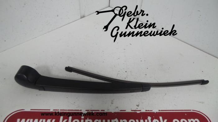 Rear wiper arm from a Volkswagen Passat 2016
