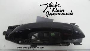 Używane Uchwyt drzwi prawych przednich wersja 4-drzwiowa Volkswagen Touareg Cena na żądanie oferowane przez Gebr.Klein Gunnewiek Ho.BV