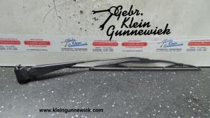 Usados Brazo de limpiaparabrisas detrás Ford Transit Connect Precio de solicitud ofrecido por Gebr.Klein Gunnewiek Ho.BV