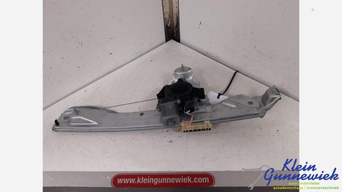Usados Motor de ventanilla de puerta Dacia Duster Precio € 65,00 Norma de margen ofrecido por Klein Gunnewiek Autodemontage & Motorentechniek