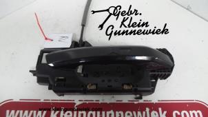 Usagé Poignée portière 2portes droite Audi A5 Prix € 30,00 Règlement à la marge proposé par Gebr.Klein Gunnewiek Ho.BV